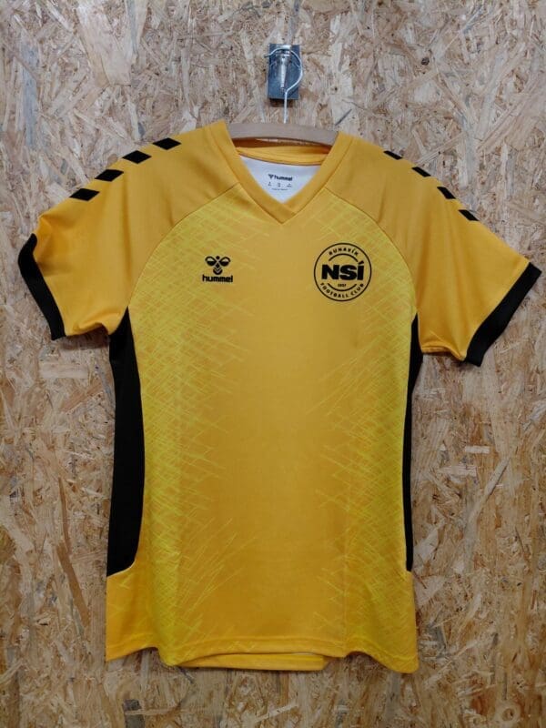 SUB FB ESSENTIAL S/S NSÍ t-shirt (kvinnur) gul